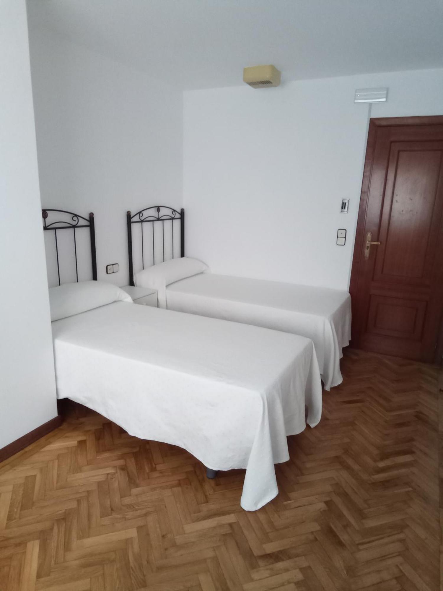 Pension La Plaza Betanzos Exterior photo