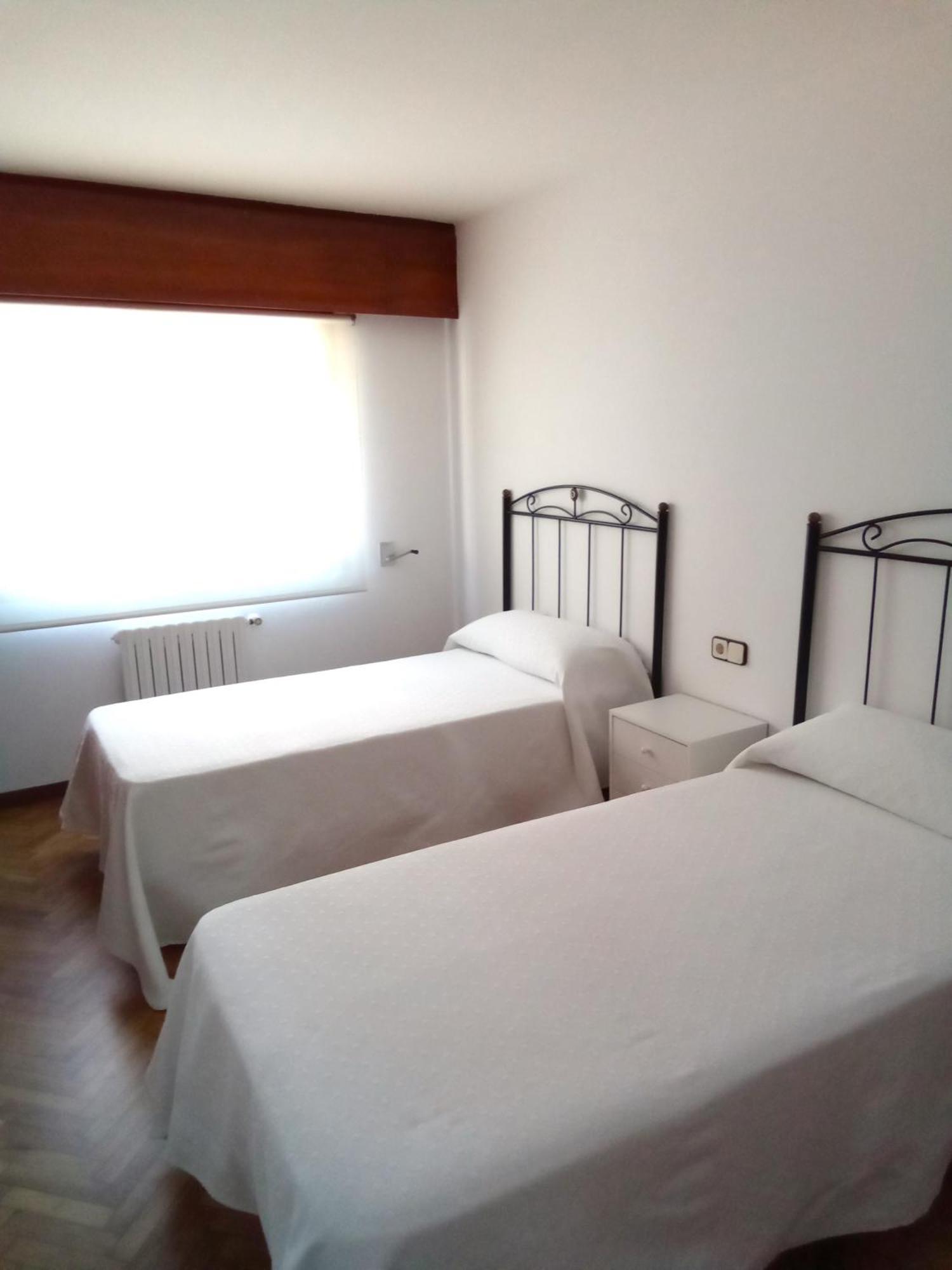 Pension La Plaza Betanzos Exterior photo