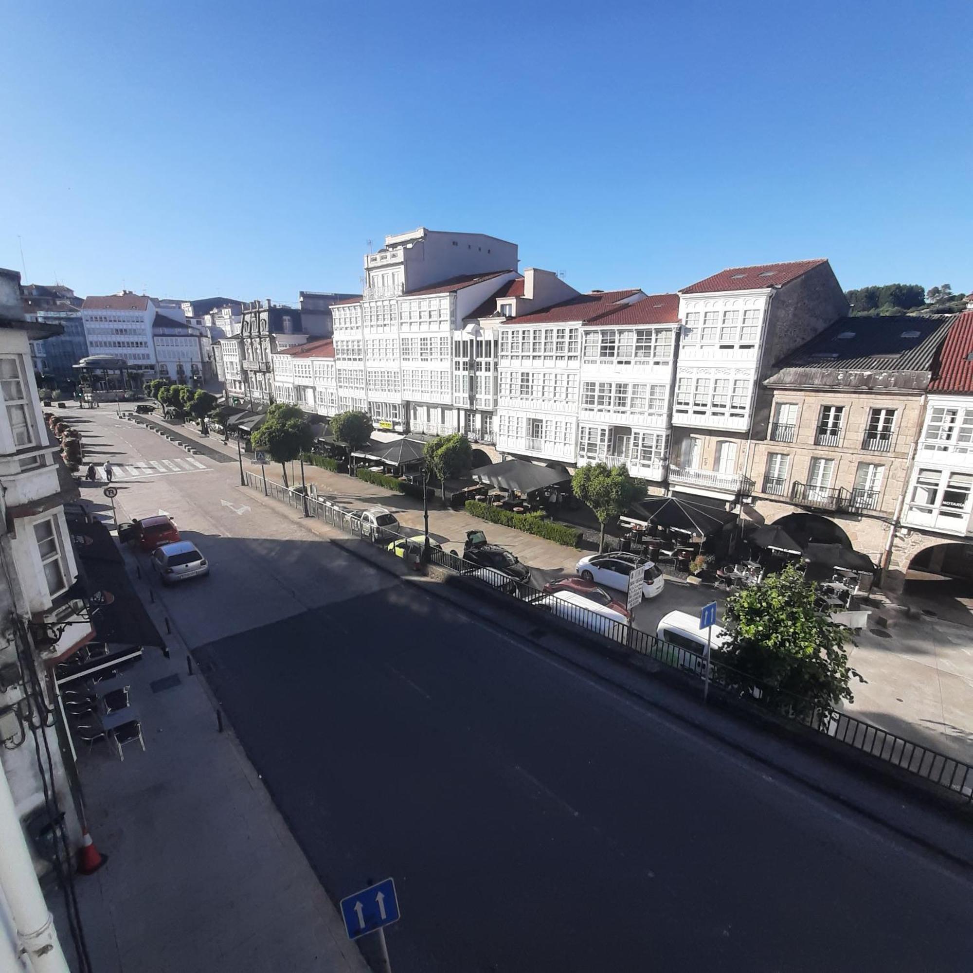 Pension La Plaza Betanzos Exterior photo