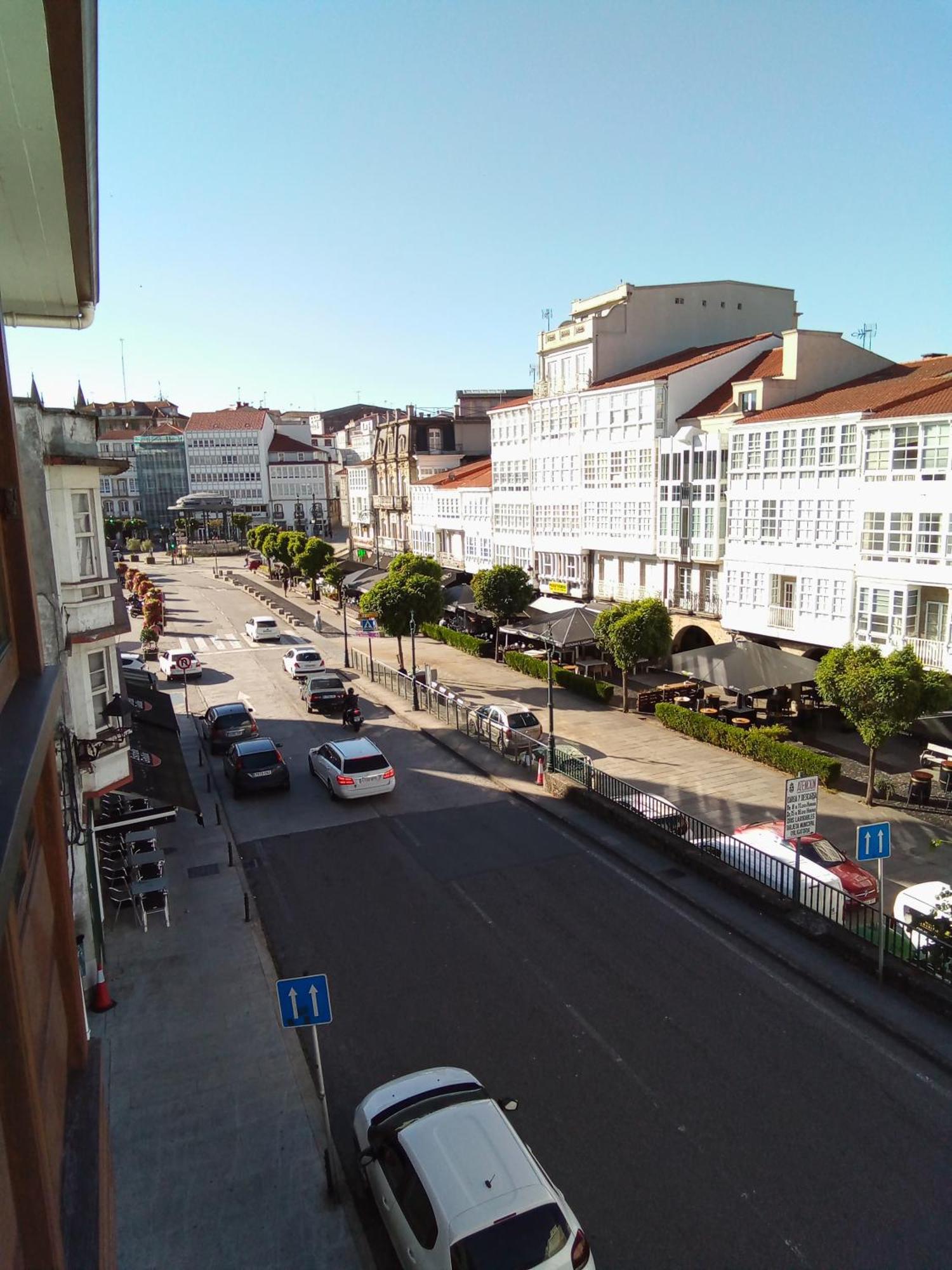 Pension La Plaza Betanzos Exterior photo