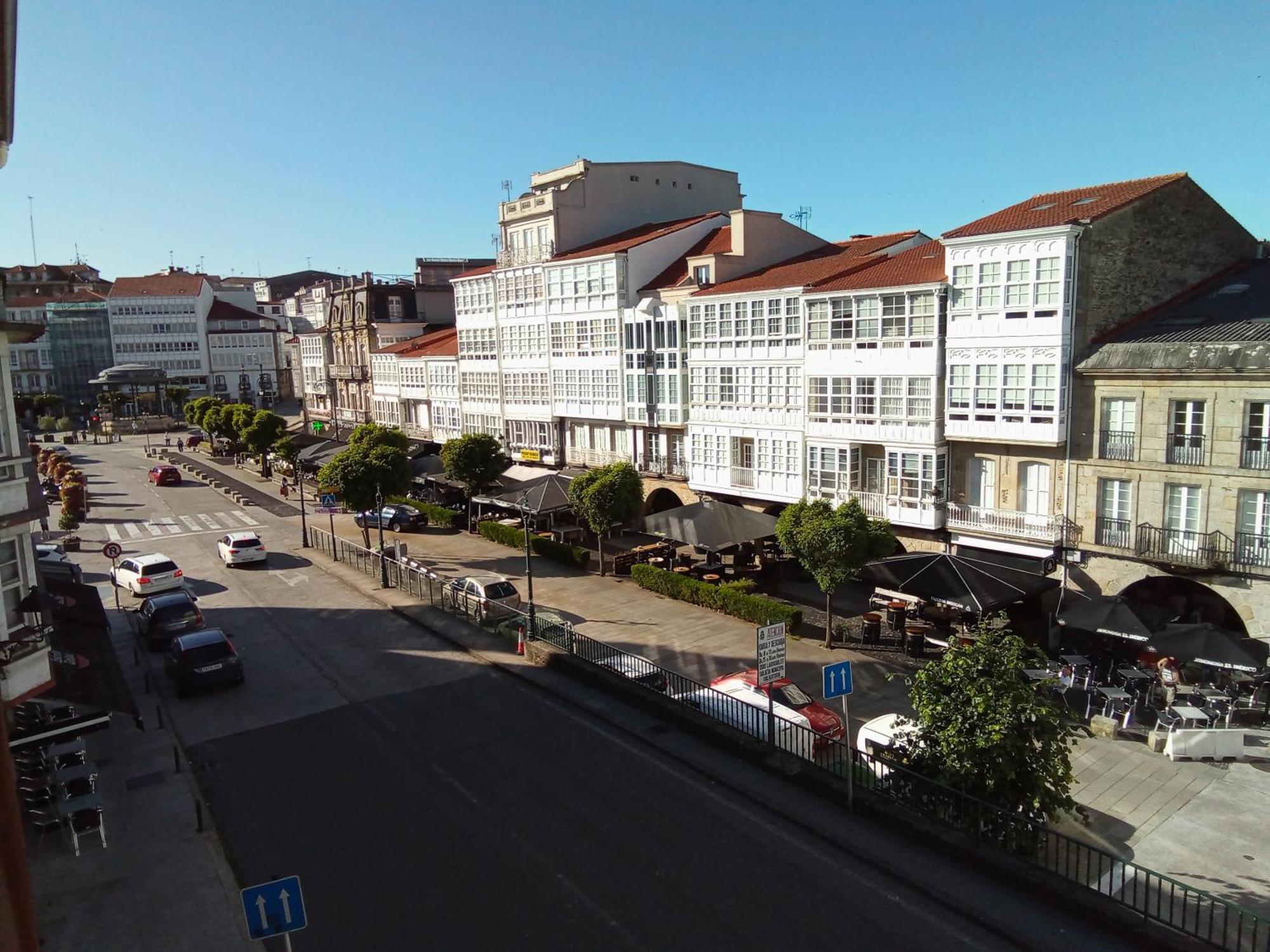 Pension La Plaza Betanzos Exterior photo